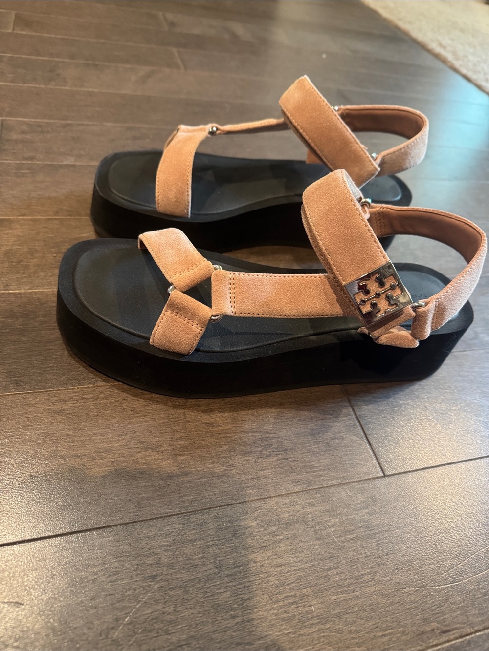 NWOB Tory Burch Mellow Platform Sandals in Suede Malta
